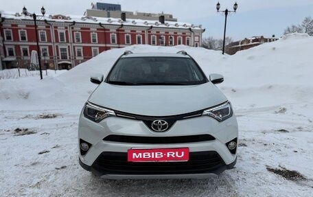 Toyota RAV4, 2018 год, 2 050 000 рублей, 3 фотография