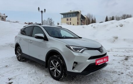 Toyota RAV4, 2018 год, 2 050 000 рублей, 4 фотография