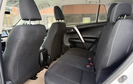 Toyota RAV4, 2018 год, 2 050 000 рублей, 15 фотография