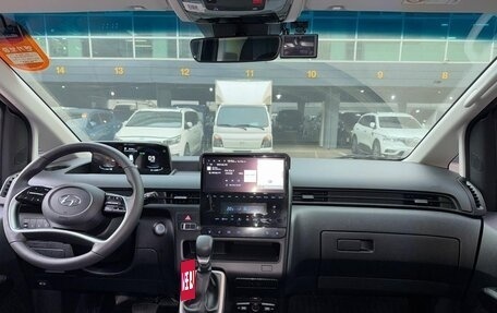 Hyundai Staria, 2023 год, 4 850 000 рублей, 3 фотография