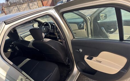 Renault Logan II, 2015 год, 850 000 рублей, 15 фотография