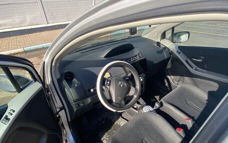 Toyota Yaris III рестайлинг, 2007 год, 615 000 рублей, 12 фотография