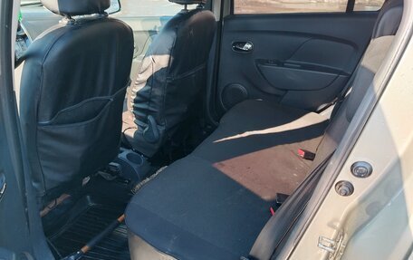 Renault Logan II, 2015 год, 670 000 рублей, 27 фотография