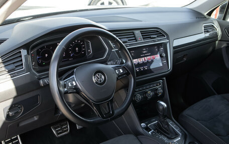 Volkswagen Tiguan II, 2019 год, 2 688 000 рублей, 10 фотография