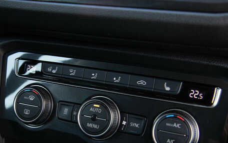 Volkswagen Tiguan II, 2019 год, 2 688 000 рублей, 19 фотография