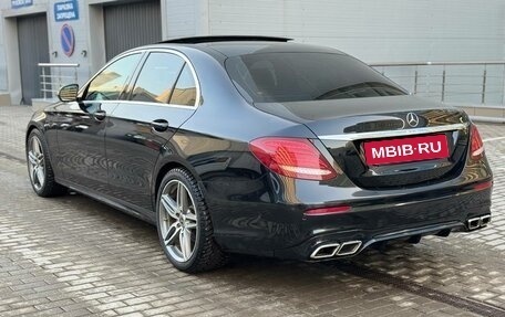 Mercedes-Benz E-Класс, 2018 год, 2 550 000 рублей, 3 фотография