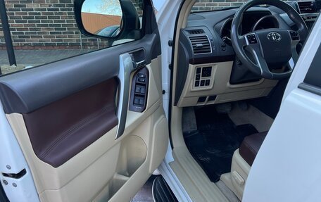 Toyota Land Cruiser Prado 150 рестайлинг 2, 2014 год, 3 500 000 рублей, 19 фотография