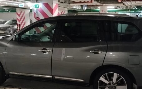 Nissan Pathfinder, 2016 год, 1 950 000 рублей, 10 фотография