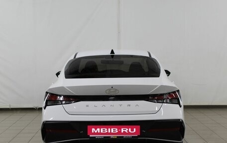 Hyundai Elantra, 2023 год, 2 250 000 рублей, 11 фотография