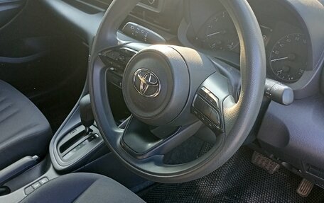 Toyota Yaris, 2021 год, 1 250 000 рублей, 5 фотография