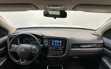 Mitsubishi Outlander III рестайлинг 3, 2019 год, 2 049 000 рублей, 5 фотография