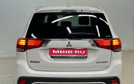 Mitsubishi Outlander III рестайлинг 3, 2019 год, 2 049 000 рублей, 3 фотография