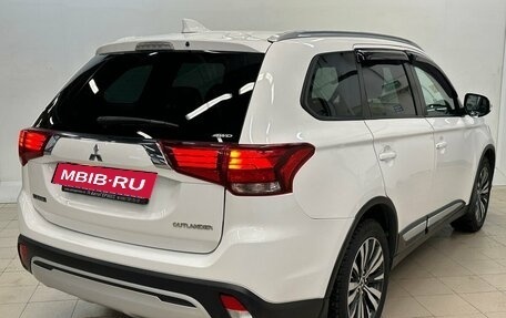 Mitsubishi Outlander III рестайлинг 3, 2019 год, 2 049 000 рублей, 4 фотография
