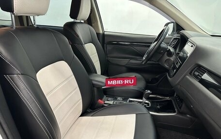 Mitsubishi Outlander III рестайлинг 3, 2019 год, 2 049 000 рублей, 13 фотография