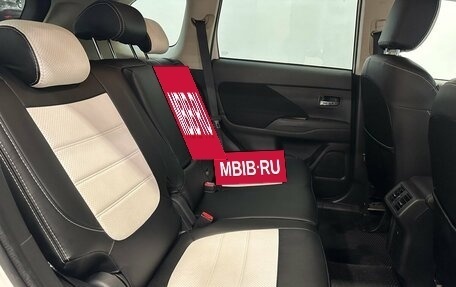 Mitsubishi Outlander III рестайлинг 3, 2019 год, 2 049 000 рублей, 14 фотография