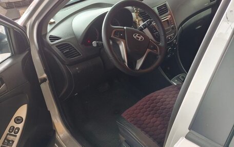 Hyundai Solaris II рестайлинг, 2015 год, 920 000 рублей, 9 фотография