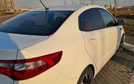 KIA Rio III рестайлинг, 2013 год, 1 000 000 рублей, 4 фотография