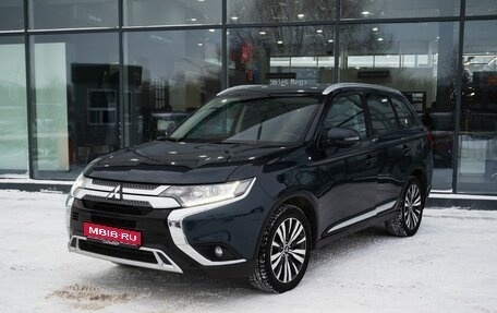 Mitsubishi Outlander III рестайлинг 3, 2019 год, 1 910 000 рублей, 1 фотография