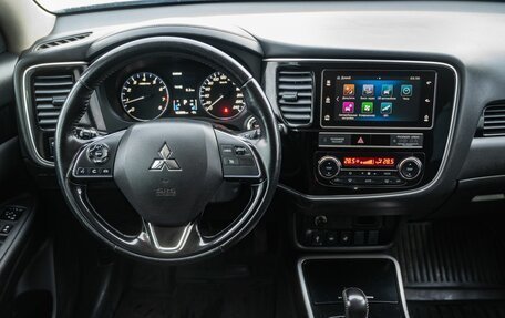 Mitsubishi Outlander III рестайлинг 3, 2019 год, 1 910 000 рублей, 11 фотография