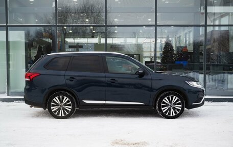 Mitsubishi Outlander III рестайлинг 3, 2019 год, 1 910 000 рублей, 8 фотография