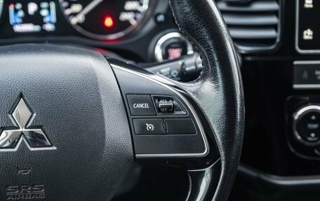 Mitsubishi Outlander III рестайлинг 3, 2019 год, 1 910 000 рублей, 15 фотография