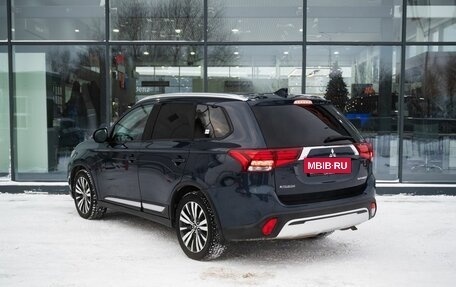 Mitsubishi Outlander III рестайлинг 3, 2019 год, 1 910 000 рублей, 6 фотография