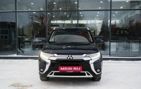 Mitsubishi Outlander III рестайлинг 3, 2019 год, 1 910 000 рублей, 3 фотография