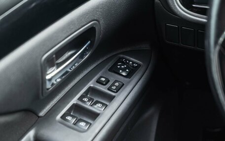 Mitsubishi Outlander III рестайлинг 3, 2019 год, 1 910 000 рублей, 19 фотография