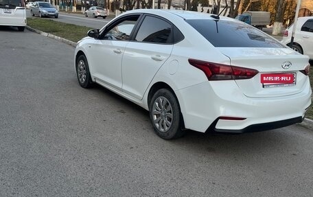 Hyundai Solaris II рестайлинг, 2018 год, 800 000 рублей, 3 фотография