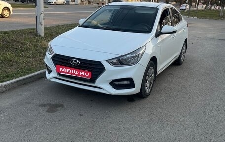 Hyundai Solaris II рестайлинг, 2018 год, 800 000 рублей, 2 фотография