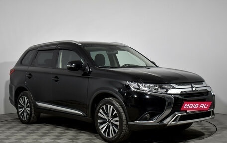 Mitsubishi Outlander III рестайлинг 3, 2019 год, 2 399 000 рублей, 3 фотография