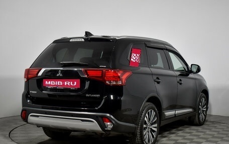 Mitsubishi Outlander III рестайлинг 3, 2019 год, 2 399 000 рублей, 5 фотография
