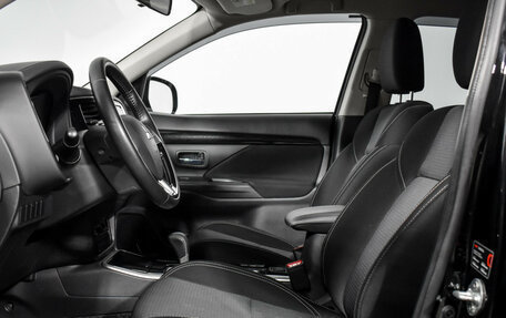 Mitsubishi Outlander III рестайлинг 3, 2019 год, 2 399 000 рублей, 12 фотография