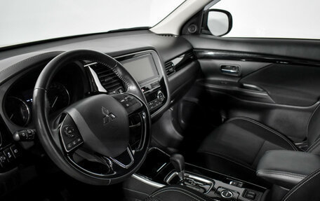 Mitsubishi Outlander III рестайлинг 3, 2019 год, 2 399 000 рублей, 9 фотография