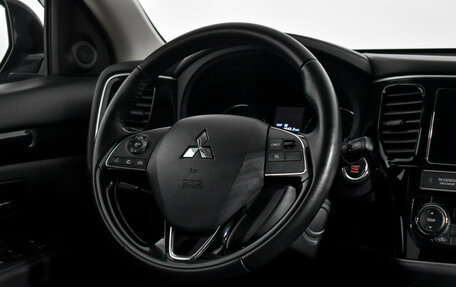 Mitsubishi Outlander III рестайлинг 3, 2019 год, 2 399 000 рублей, 16 фотография