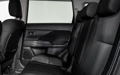 Mitsubishi Outlander III рестайлинг 3, 2019 год, 2 399 000 рублей, 13 фотография