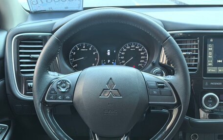 Mitsubishi Outlander III рестайлинг 3, 2022 год, 2 000 123 рублей, 9 фотография