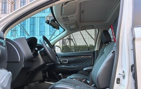 Mitsubishi Outlander III рестайлинг 3, 2022 год, 2 000 123 рублей, 8 фотография