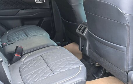 Mitsubishi Outlander III рестайлинг 3, 2022 год, 2 000 123 рублей, 13 фотография