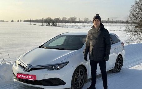 Toyota Auris II, 2016 год, 1 349 000 рублей, 2 фотография