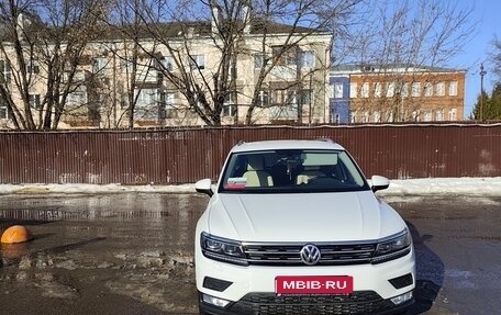 Volkswagen Tiguan II, 2017 год, 2 000 000 рублей, 2 фотография
