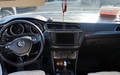 Volkswagen Tiguan II, 2017 год, 2 000 000 рублей, 21 фотография