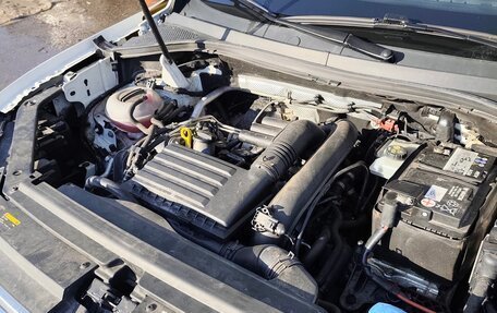 Volkswagen Tiguan II, 2017 год, 2 000 000 рублей, 26 фотография