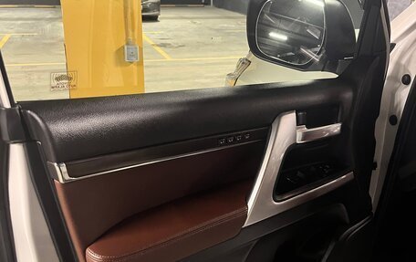 Toyota Land Cruiser 200, 2016 год, 7 210 000 рублей, 28 фотография