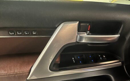 Toyota Land Cruiser 200, 2016 год, 7 210 000 рублей, 29 фотография