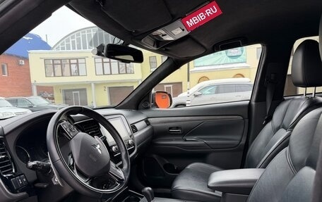 Mitsubishi Outlander III рестайлинг 3, 2021 год, 2 900 000 рублей, 5 фотография