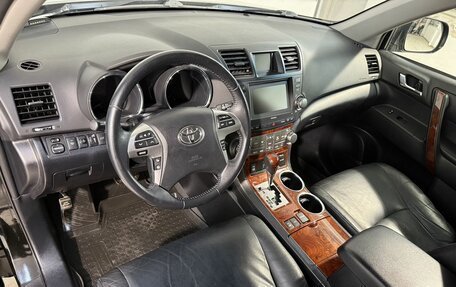 Toyota Highlander III, 2011 год, 1 999 800 рублей, 8 фотография