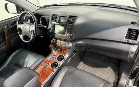 Toyota Highlander III, 2011 год, 1 999 800 рублей, 3 фотография