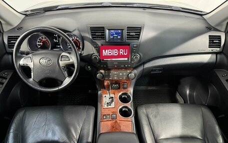 Toyota Highlander III, 2011 год, 1 999 800 рублей, 9 фотография