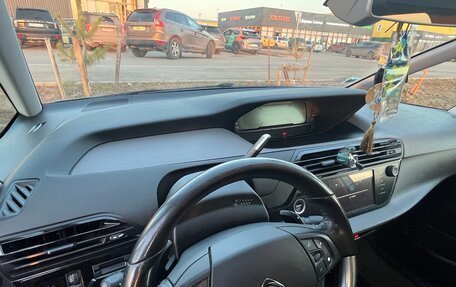 Citroen C4 Picasso II рестайлинг, 2017 год, 1 700 000 рублей, 2 фотография